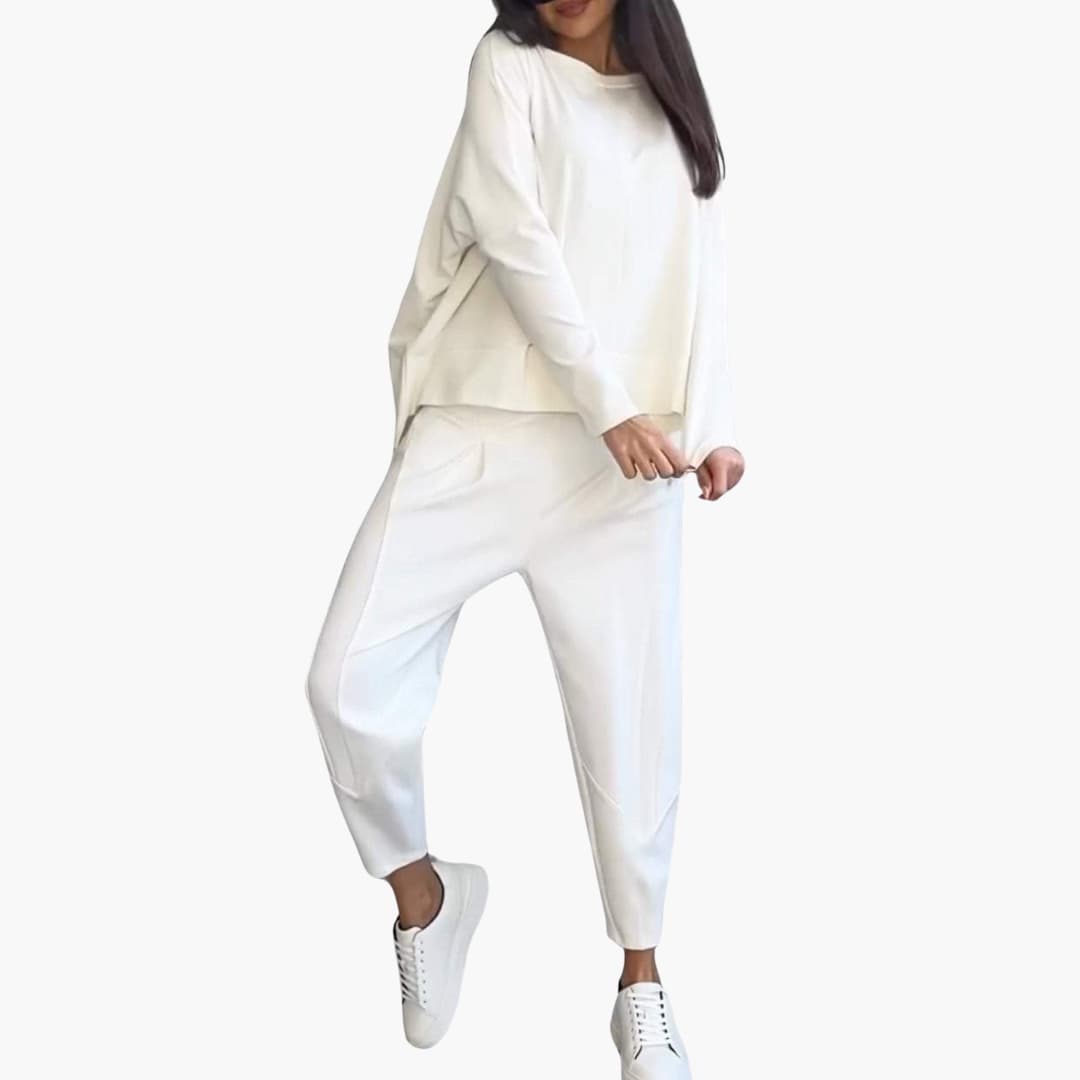Cloe - Comfortable Two-piece Set With Round Neckline