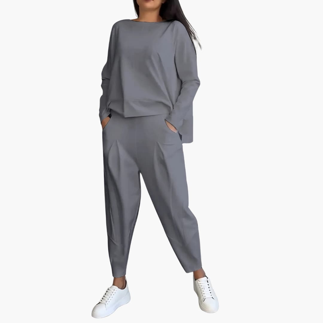Cloe - Comfortable Two-piece Set With Round Neckline