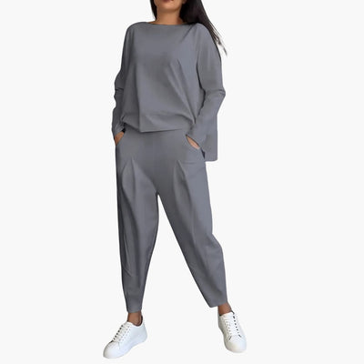 Cloe - Comfortable Two-piece Set With Round Neckline